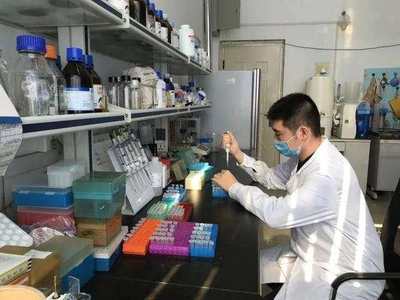 20天！一位“80后”教授的火速攻關 生物技術賦能新冠中西醫(yī)輔助產(chǎn)品開發(fā)